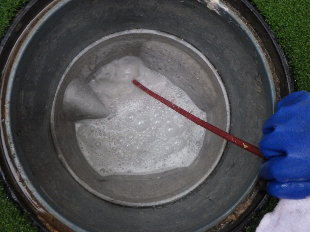 高圧洗浄器による洗浄の様子