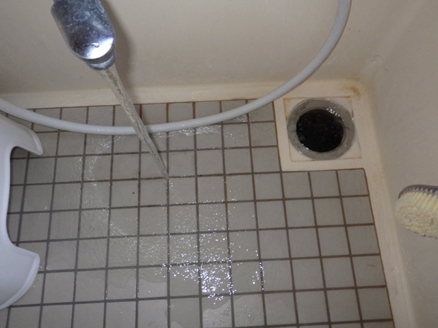 洗浄後の通水確認中