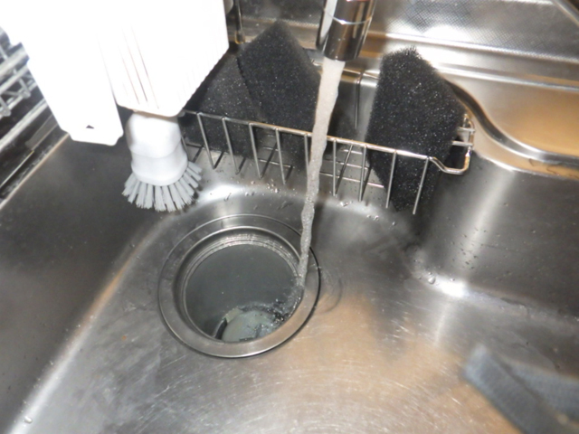 洗浄後の通水確認中