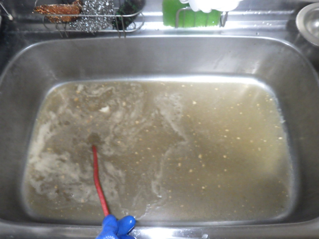 高圧洗浄機による洗浄中